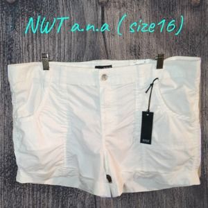 NWT A.N.A. White Relaxed Fit Shorts Plus Size (16)
